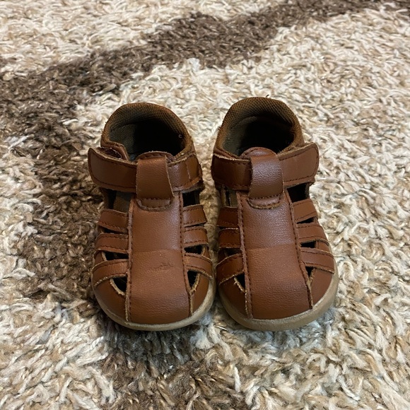 Closed Toe Sandals - Picture 3 of 8